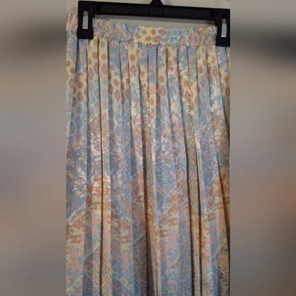 Andrea gayle pastel folding skirt size medium old money formal
Party formal - Picture 4 of 5